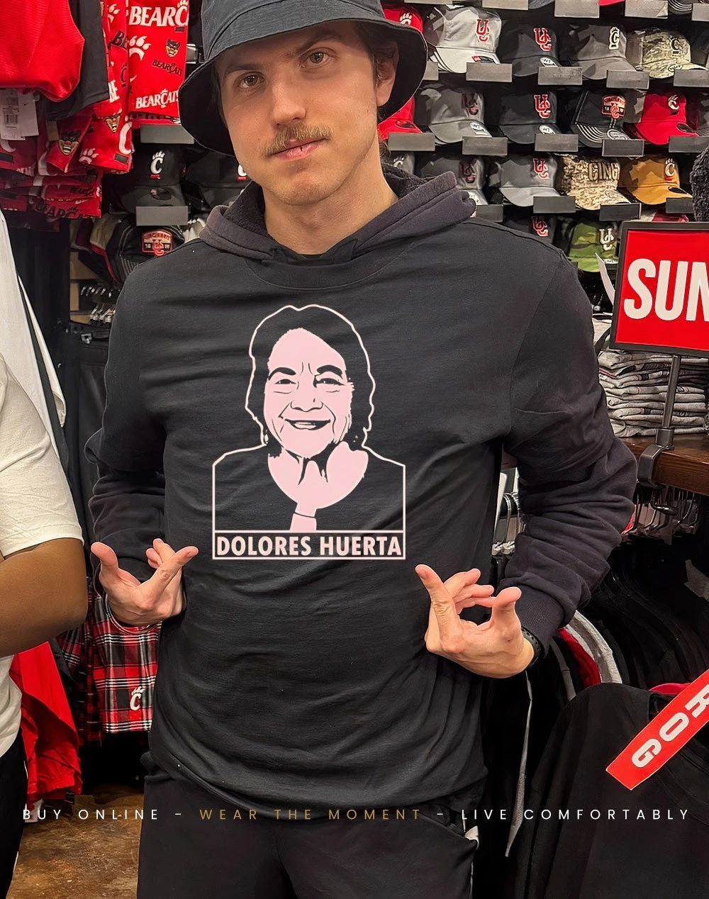 Dolores Huerta Sí se puede cartoon shirt