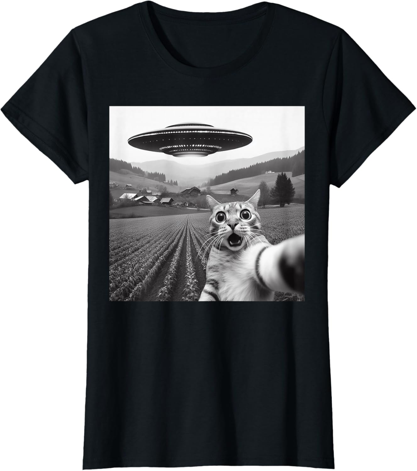 Cat Selfie with Alien UFO Funny Cat Gifts for Men Women Kid T-Shirt