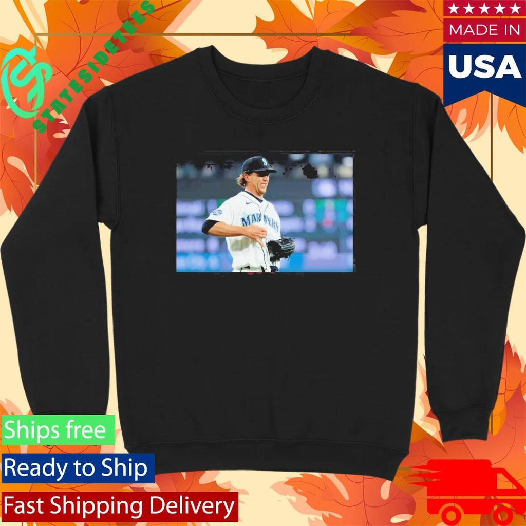 Mariners Catch Ball in Shirt