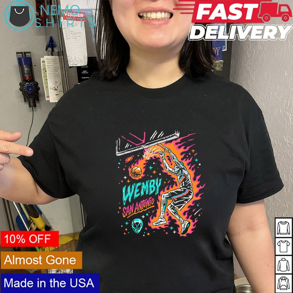 Wemby San Antonio Spurs alien slam dunk graphic shirt