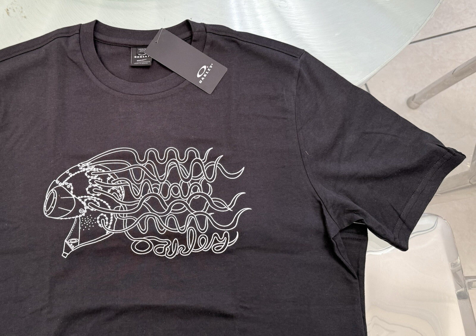 OAKLEY MEDUSA HELMET LIMITED EDITION BLACK T SHIRT SIZE MEDIUM RARE 100% COTTON