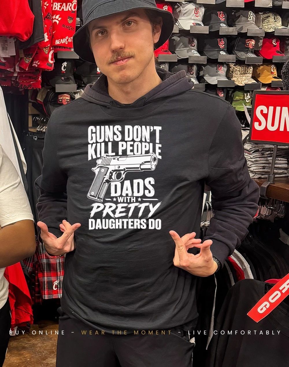 Guns don’t kill people dad’s with pretty daughters do graphic shirt