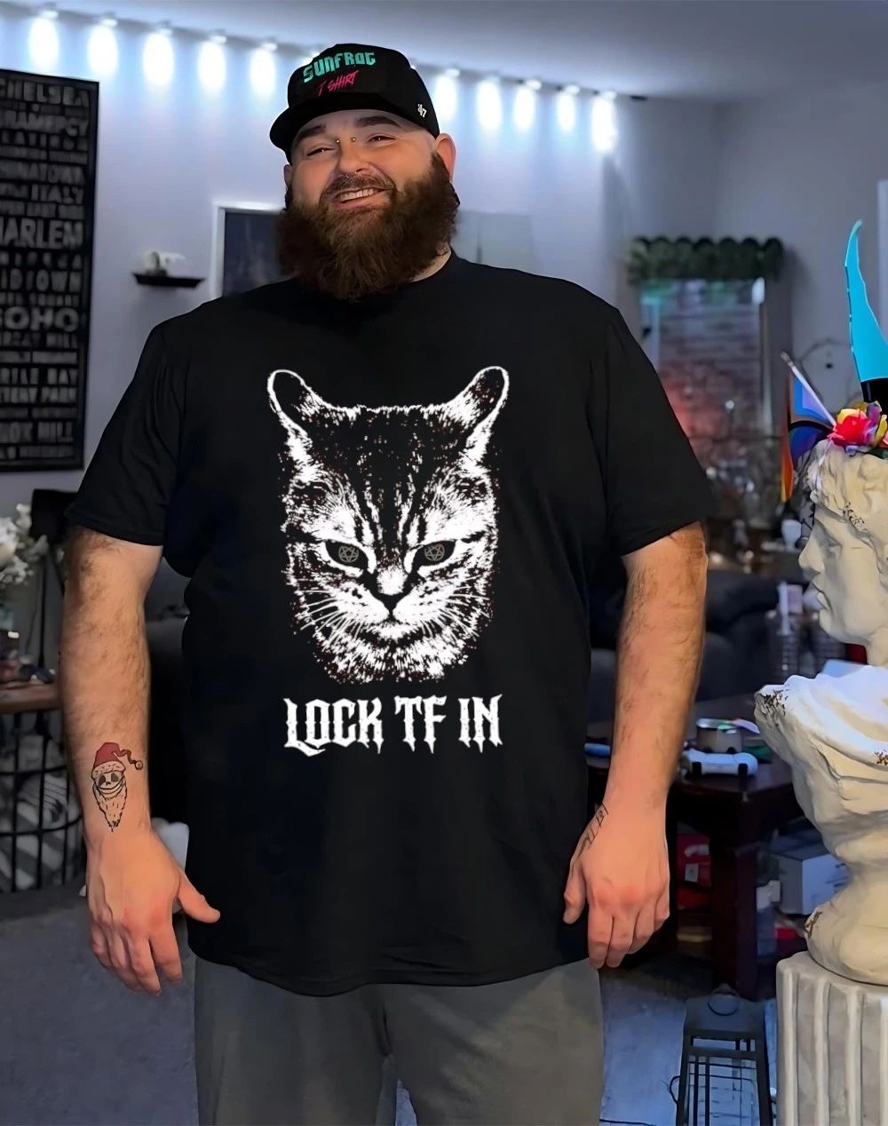 Cat serious lock TF in shirt