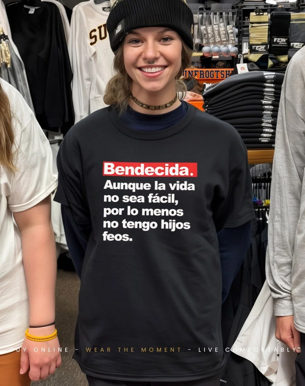 Bendecida Aunque la vida no sea facil por lo menos no tengo hijos feos shirt