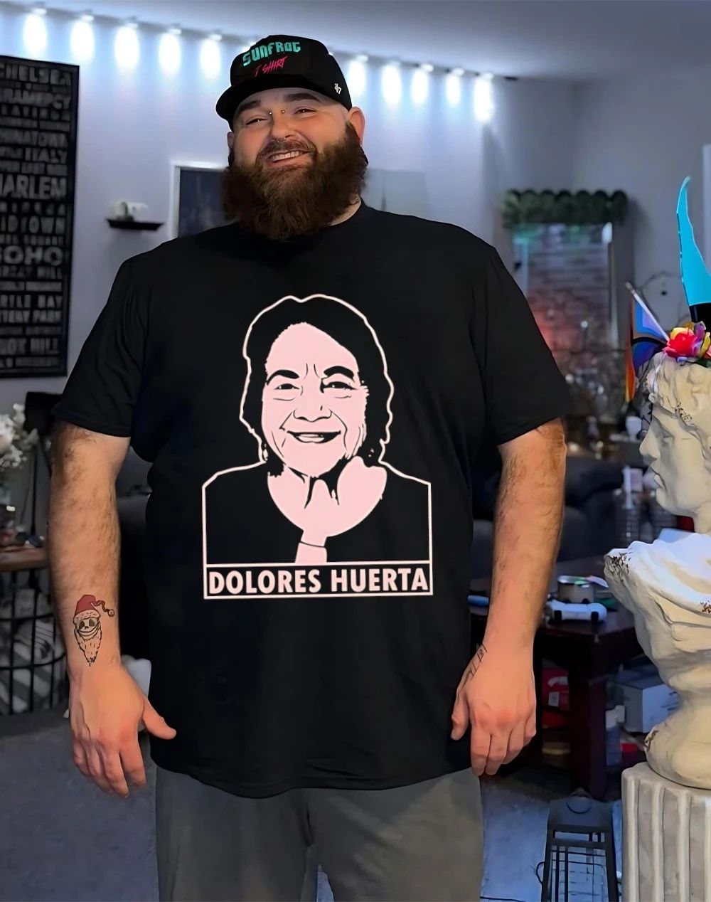 Dolores Huerta Sí se puede cartoon shirt