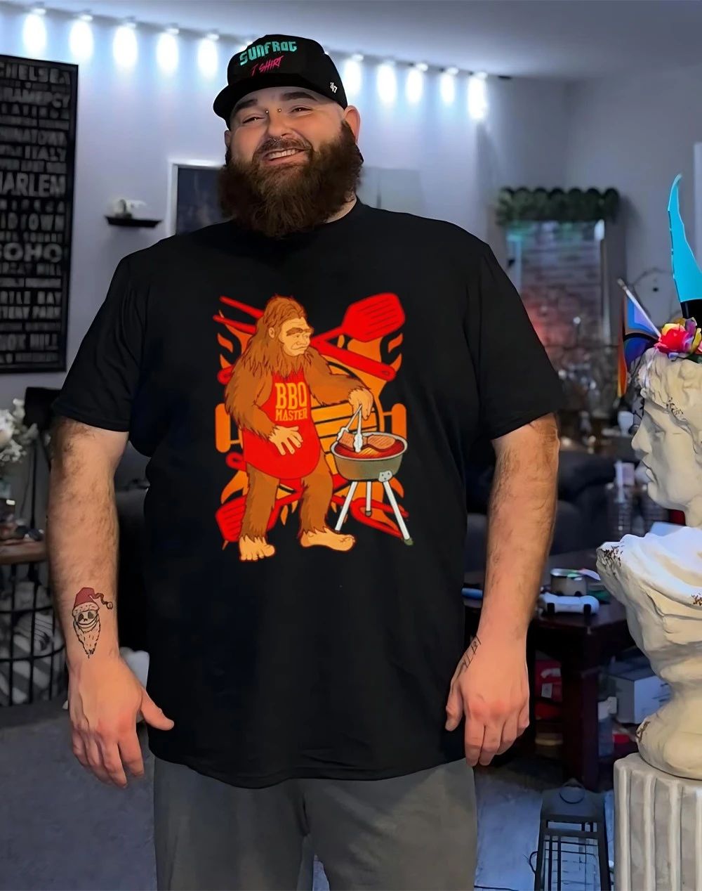 Bigfoot BBQ Master Grilling Sasquatch Funny shirt